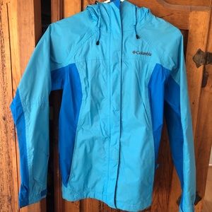 Water resistant rain jacket